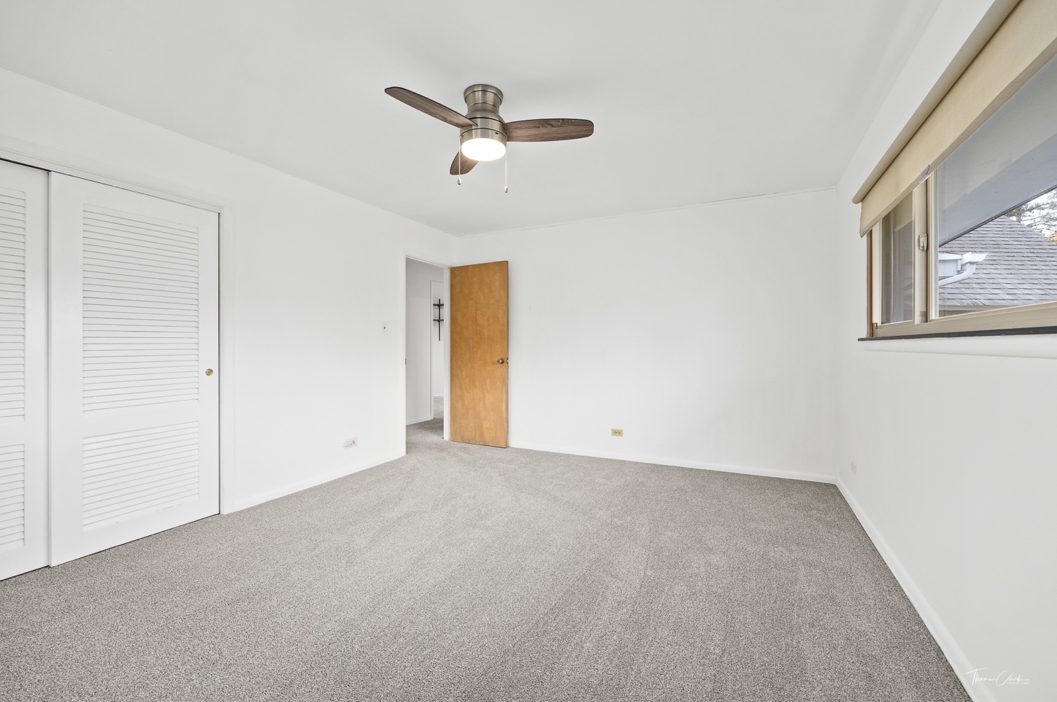 853 Cramer Court Willowbrook, IL 60527 - Photo 26 of 32 an empty room with windows and fan