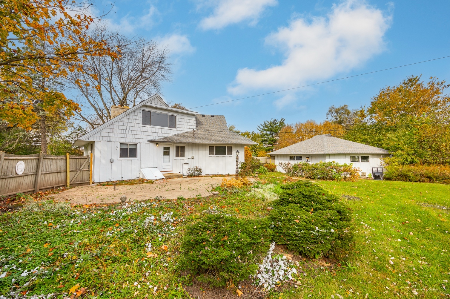 853 Cramer Court Willowbrook, IL 60527 - Photo 9 of 32 a front view of a house with a yard