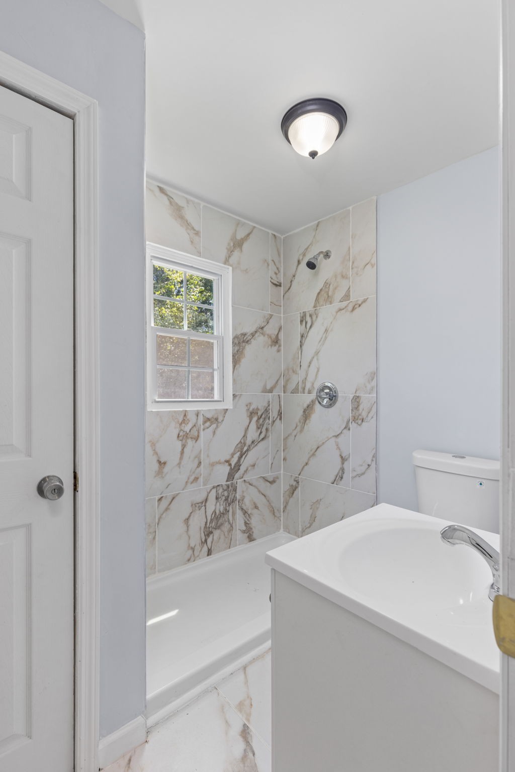 2732 Railroad Bed Road Iron City, TN 38463 - Photo 11 of 44 a bathroom with a sink and a bathtub