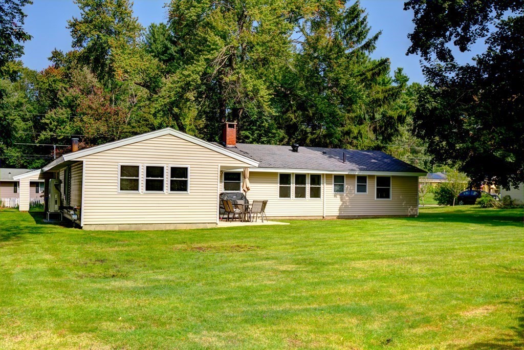 44 Ruthellen Road Chelmsford, MA 01824 - Photo 4 of 42 a front view of a house with a garden