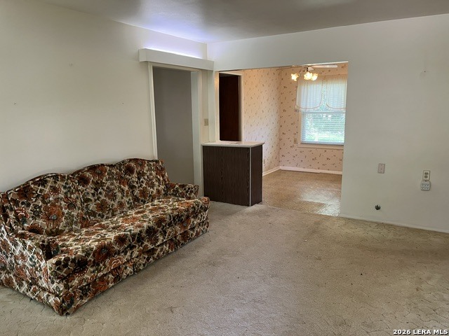 708 Sutton Street Pleasanton, TX 78064 - Photo 2 of 18