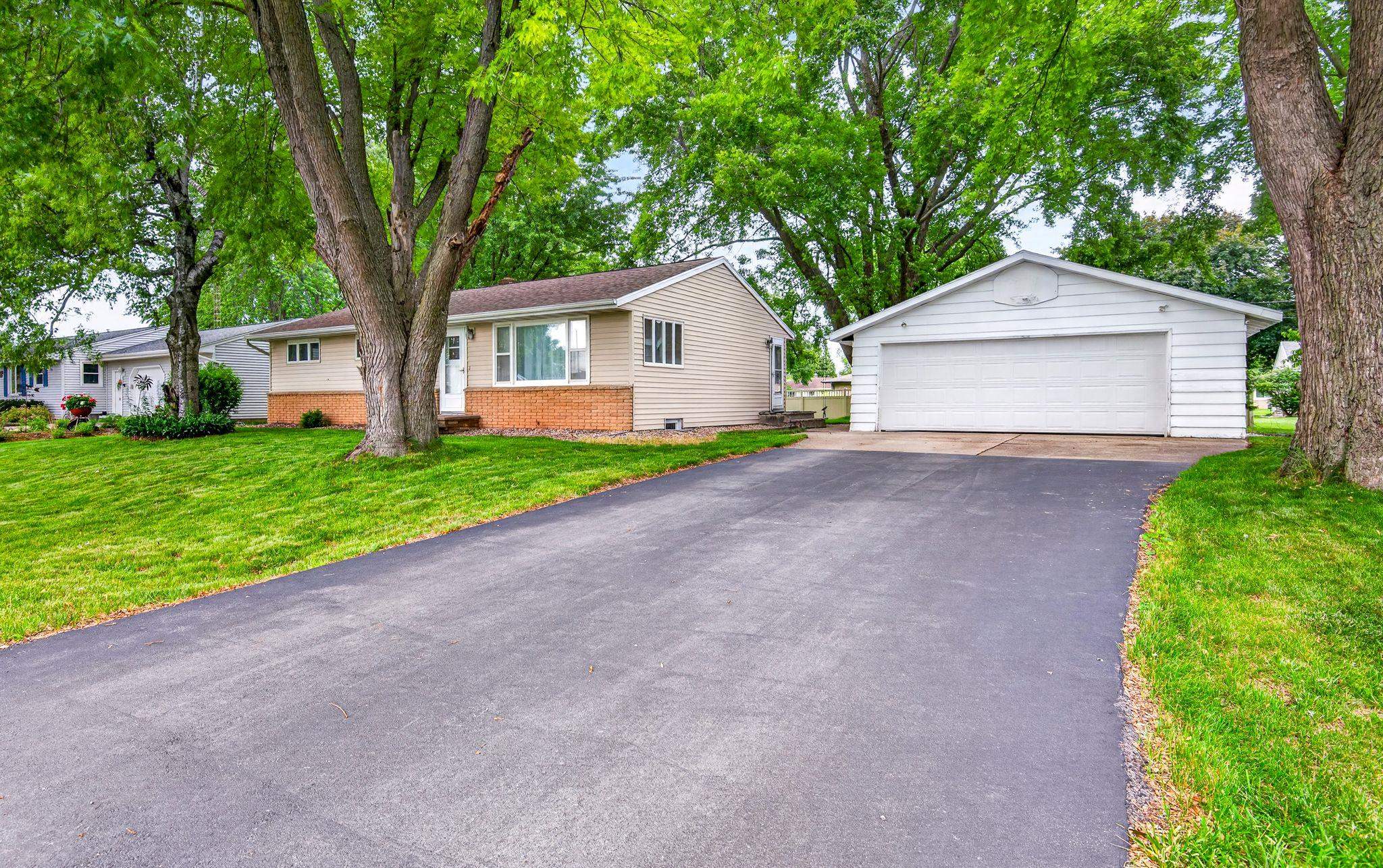 1512 North Rexford Street Appleton, WI 54914 - Photo 3 of 34