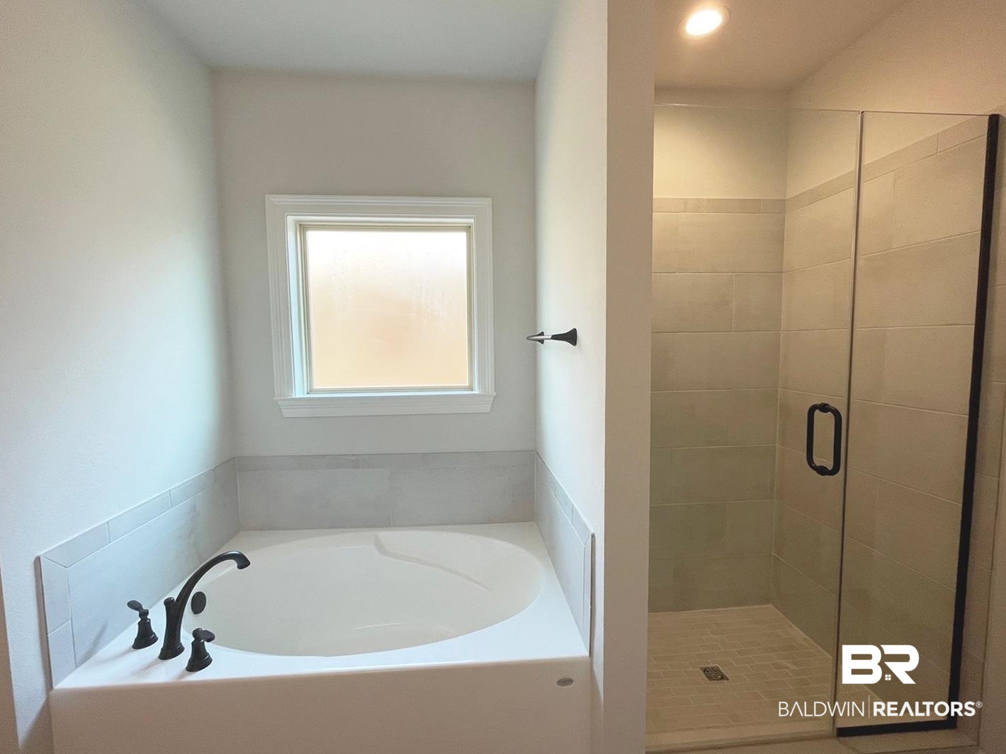 1424 Fenton Circle Foley, AL 36535 - Photo 11 of 20 Bathroom with separate shower and tub