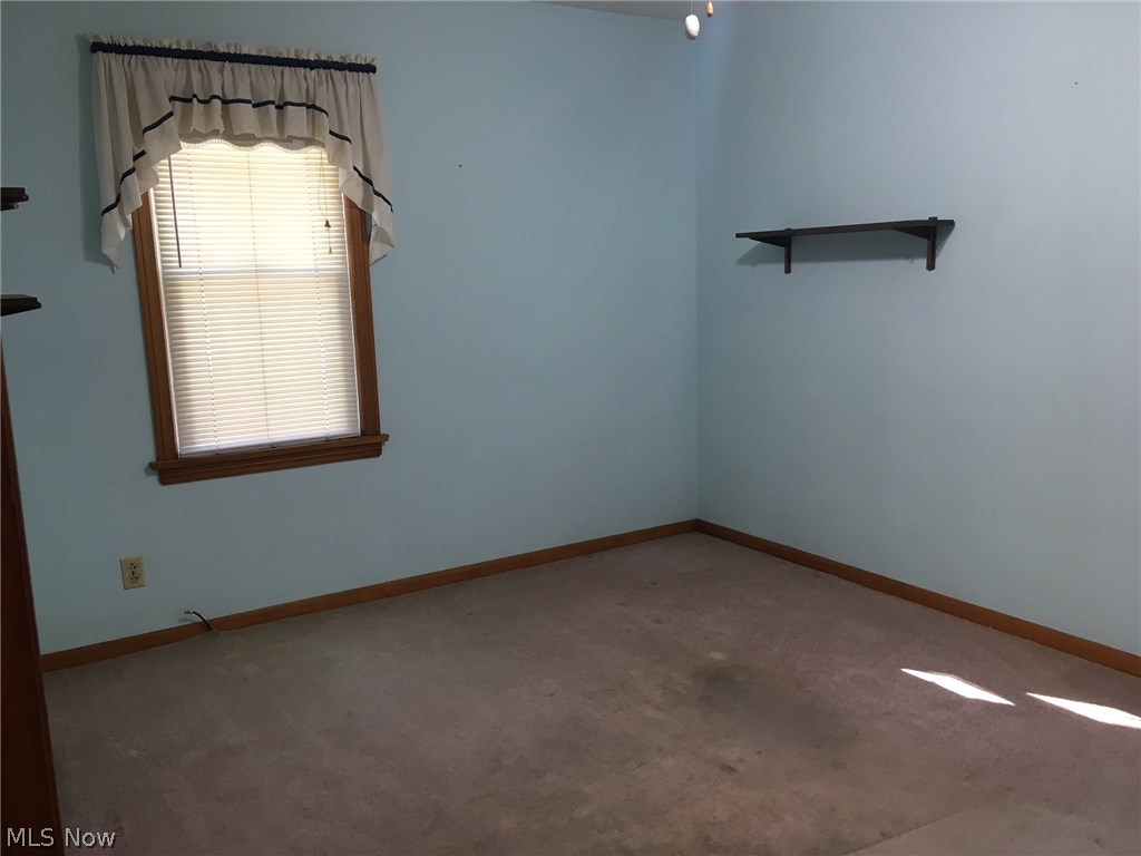 6409 Manchester Road Parma, OH 44129 - Photo 8 of 24
