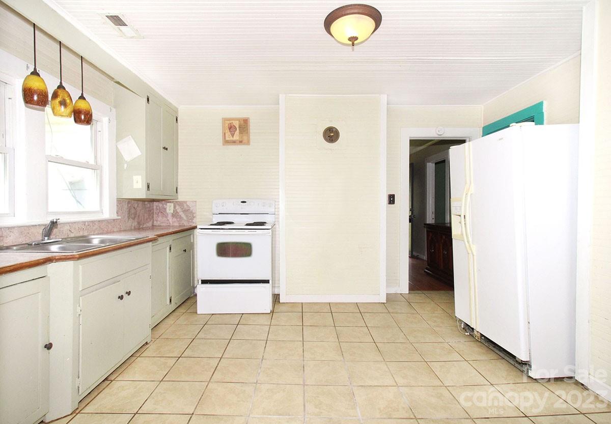 920 Cottrell Hill Road Lenoir, NC 28645 - Photo 5 of 11 Gallery Image 5