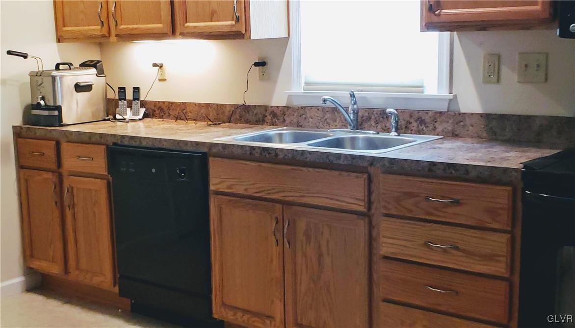 1111 Myrtle Road Walnutport, PA 18088 - Photo 7 of 25 Gallery Image 7