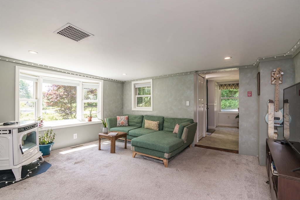 44 Linseed Road Hatfield, MA 01088 - Photo 10 of 37