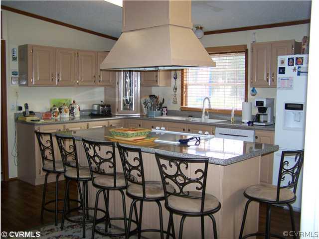 12316 Quaker Road Dinwiddie, VA 23841 - Photo 2 of 9 Kitchen