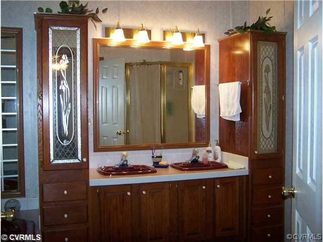 12316 Quaker Road Dinwiddie, VA 23841 - Photo 6 of 9 Master Bath