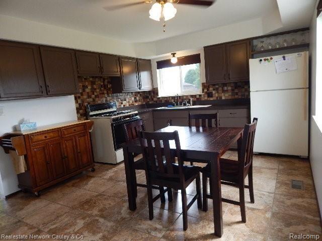 30003 Rosenbusch Drive Warren, MI 48088 - Photo 11 of 25 4F392DEF-5572-41D1-8BA8-6561EEEC885C.jpeg