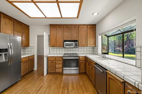 an empty room with a ceiling fan and closet area