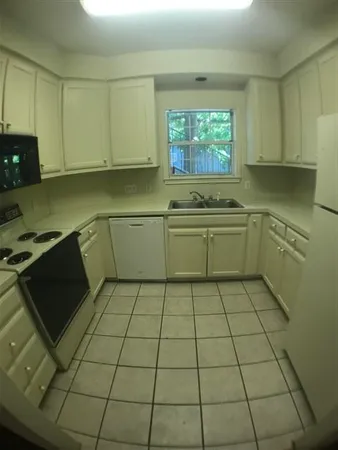 $1,395 | 2100 San Gabriel Street, Unit 102, Austin, TX 78705