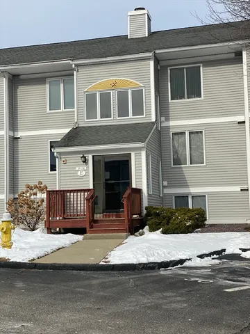 $2,200 | 330 Sunderland Road, Unit 26, Worcester, MA 01604