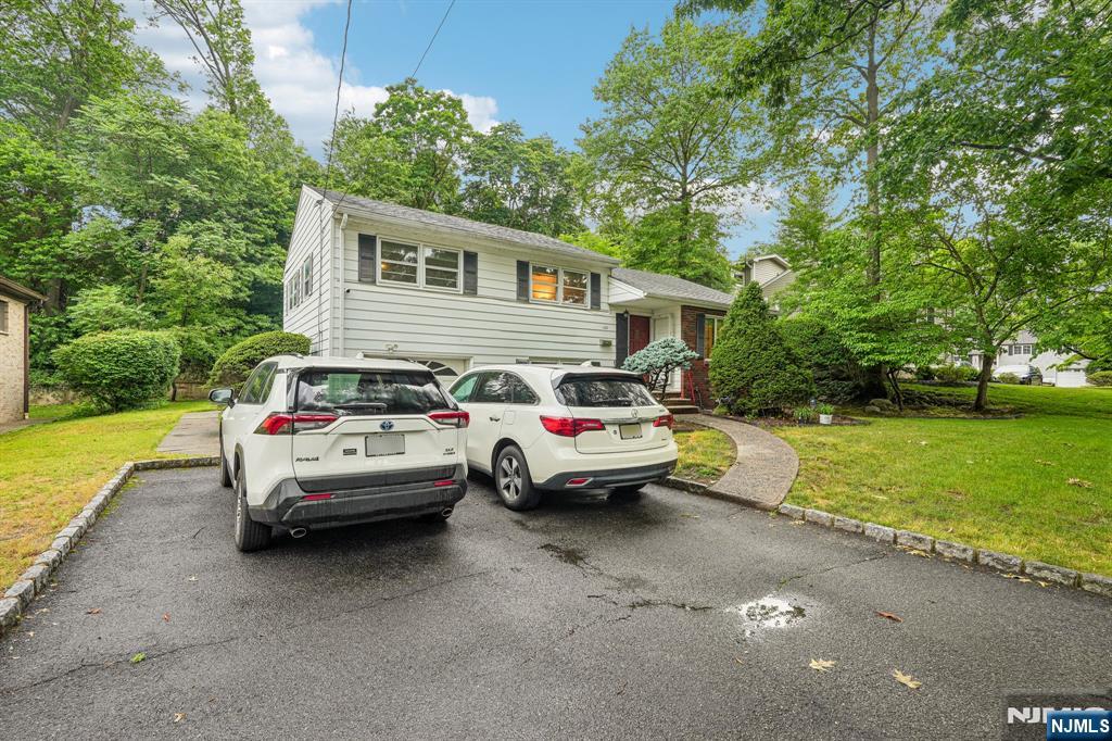 108 Morningside Road Paramus, NJ 07652 - Photo 4 of 45