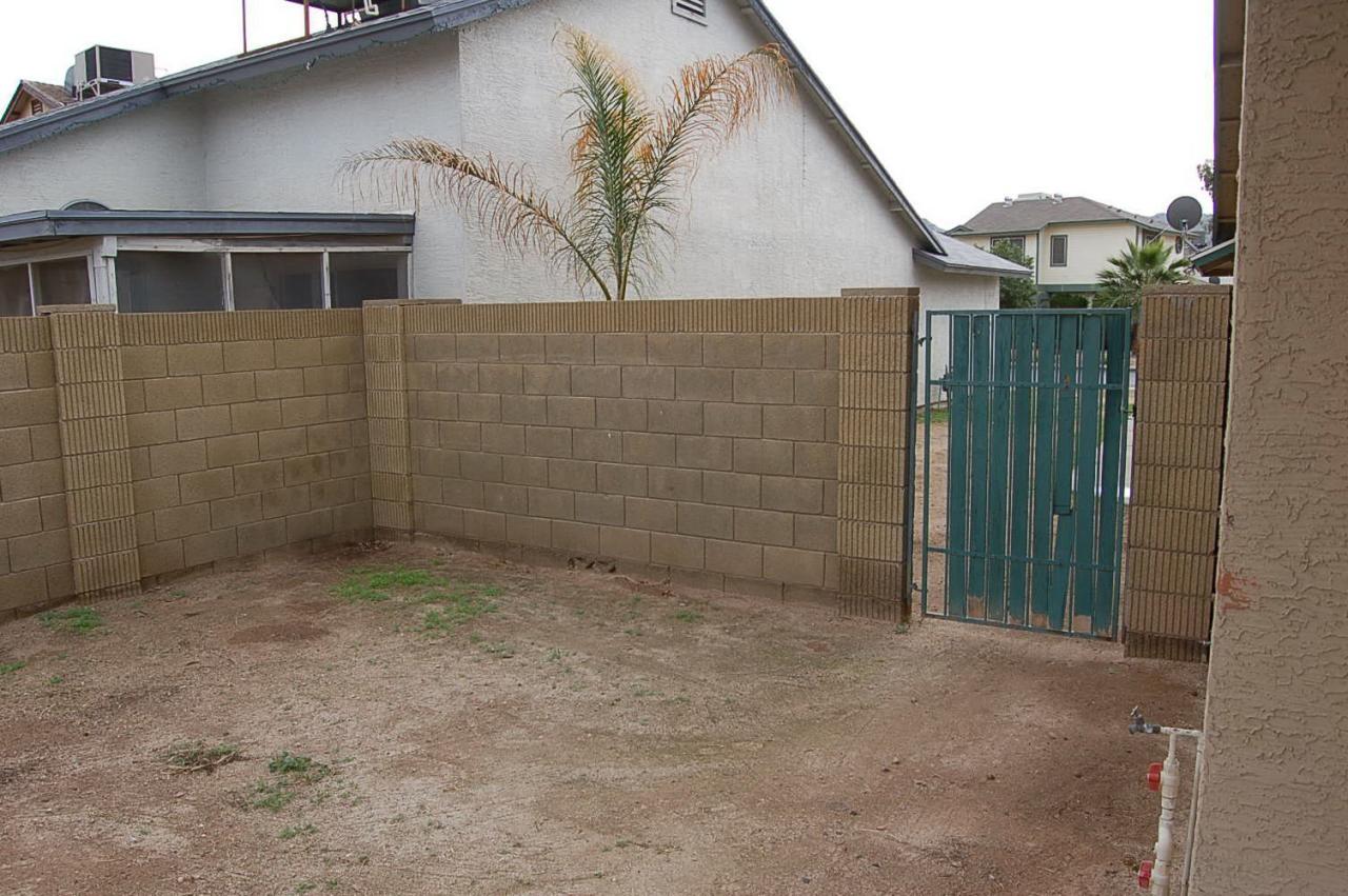 1634 East Darrel Road Phoenix, AZ 85042 - Photo 11 of 12 SIDE YARD