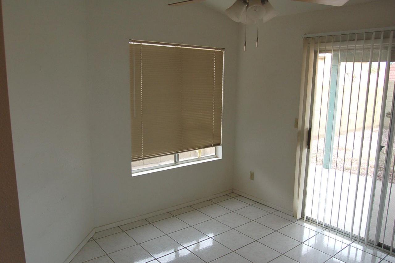 1634 East Darrel Road Phoenix, AZ 85042 - Photo 3 of 12 EAT-IN KITCHEN AREA
