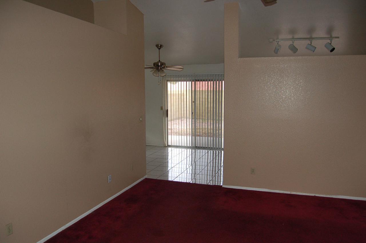 1634 East Darrel Road Phoenix, AZ 85042 - Photo 6 of 12 SPACIOUS FAMILY ROOM