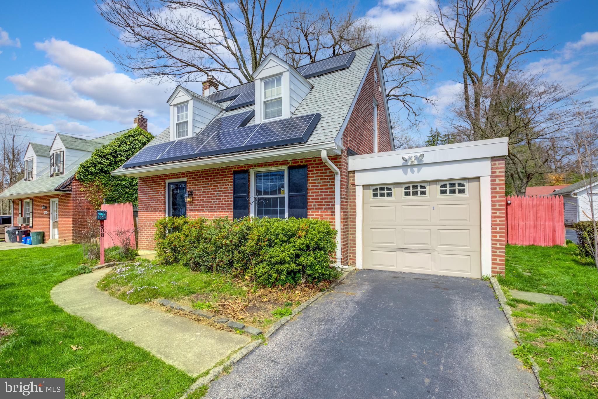 608 North Manoa Road Havertown, PA 19083 - Photo 2 of 22