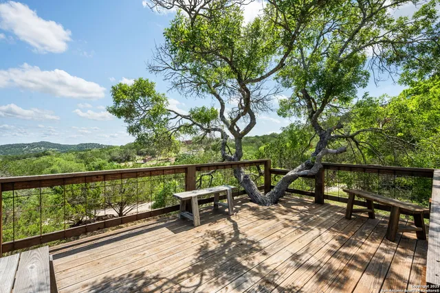 a view of a houses with a yard