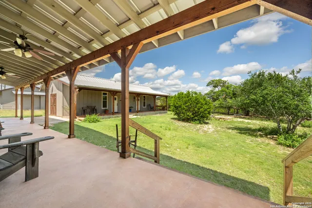 $895,000 | 105 Valley View Trail, Comfort, TX 78013