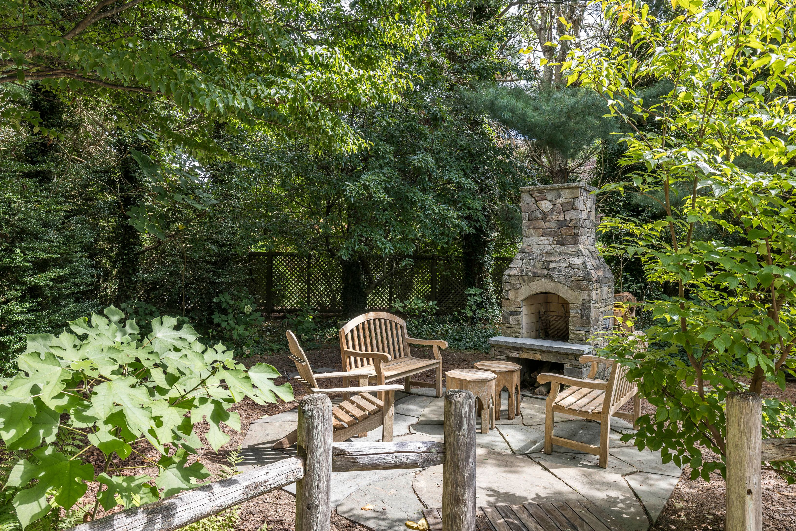 26 Cooper Lane East Hampton, NY 11937 - Photo 3 of 15