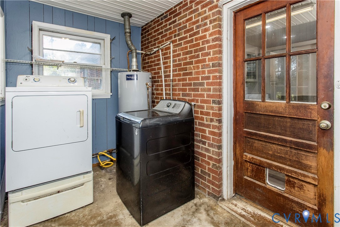 121 Lakeside Drive Colonial Heights, VA 23834 - Photo 18 of 28 a utility room with dryer and washer