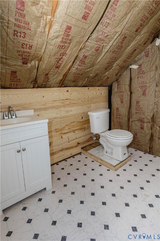 121 Lakeside Drive Colonial Heights, VA 23834 - Photo 21 of 28 a bathroom with a sink toilet and shower