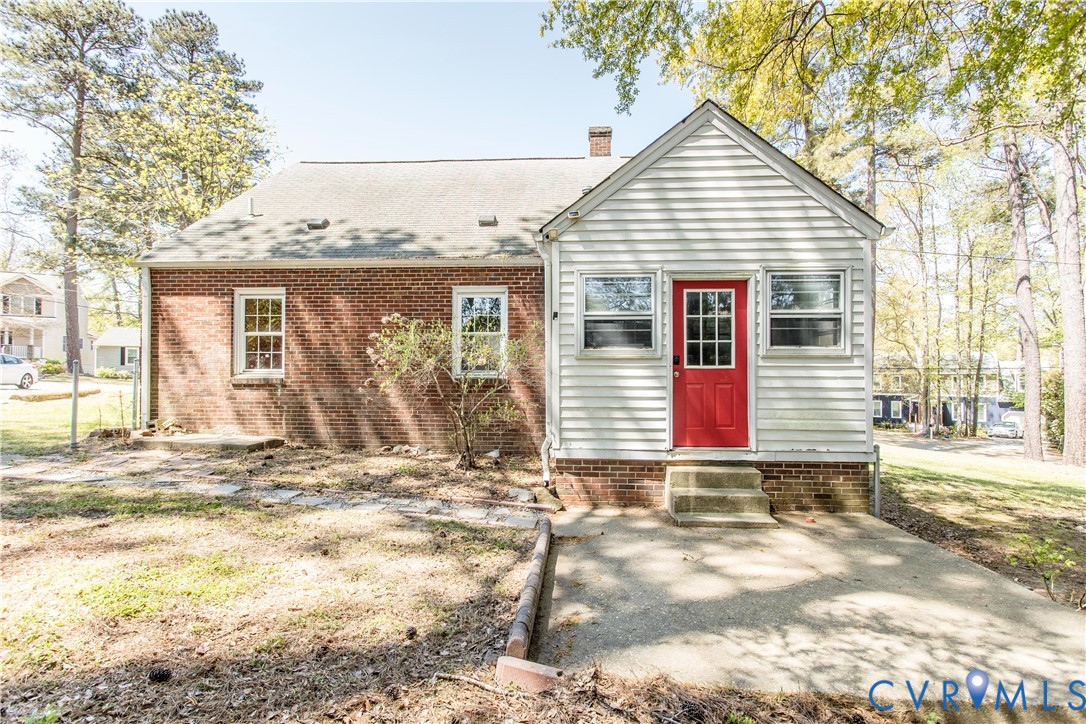 121 Lakeside Drive Colonial Heights, VA 23834 - Photo 23 of 28 a view of a house with small yard