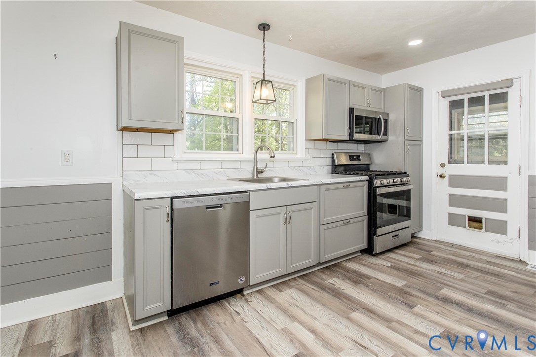 121 Lakeside Drive Colonial Heights, VA 23834 - Photo 4 of 28 a kitchen with a stove oven and sink