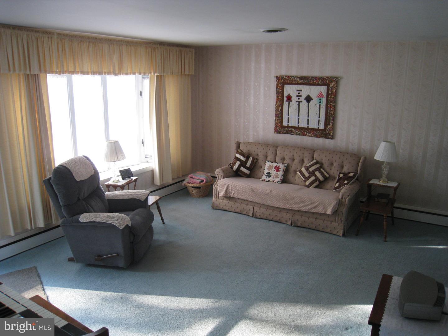 23 Evergreen Road Stratford, NJ 08084 - Photo 3 of 23