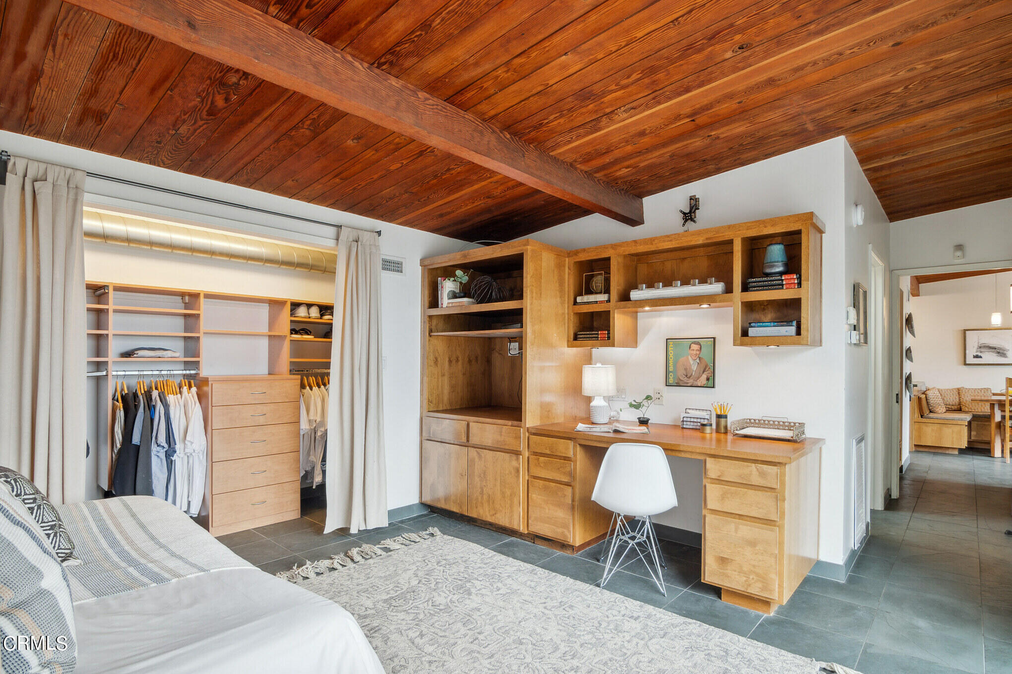 4554 Rising Hill Road Altadena, CA 91001 - Photo 23 of 56 a workspace with furniture and natural light