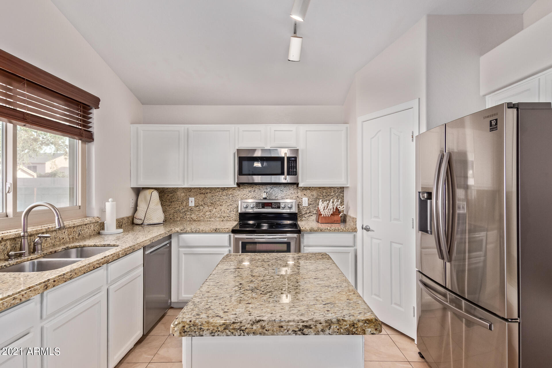 2084 East Appaloosa Road Gilbert, AZ 85296 - Photo 4 of 19 0012-11 - Appaloosa