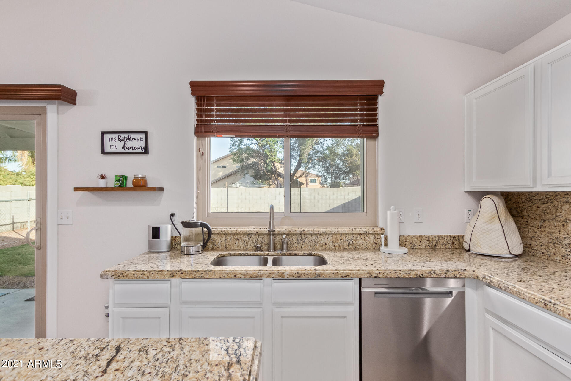 2084 East Appaloosa Road Gilbert, AZ 85296 - Photo 5 of 19 0011-12 - Appaloosa