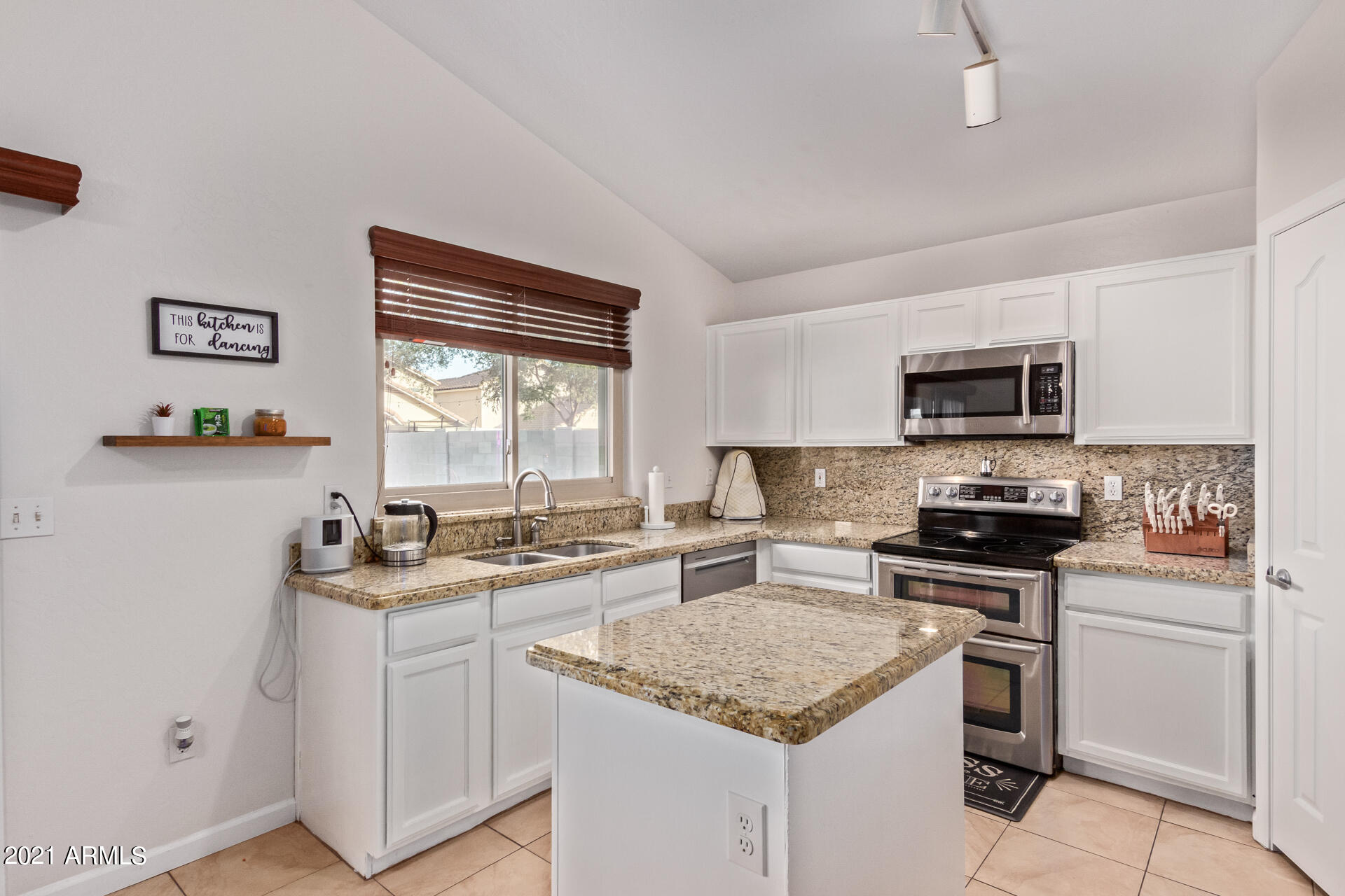 2084 East Appaloosa Road Gilbert, AZ 85296 - Photo 6 of 19 0010-10 - Appaloosa