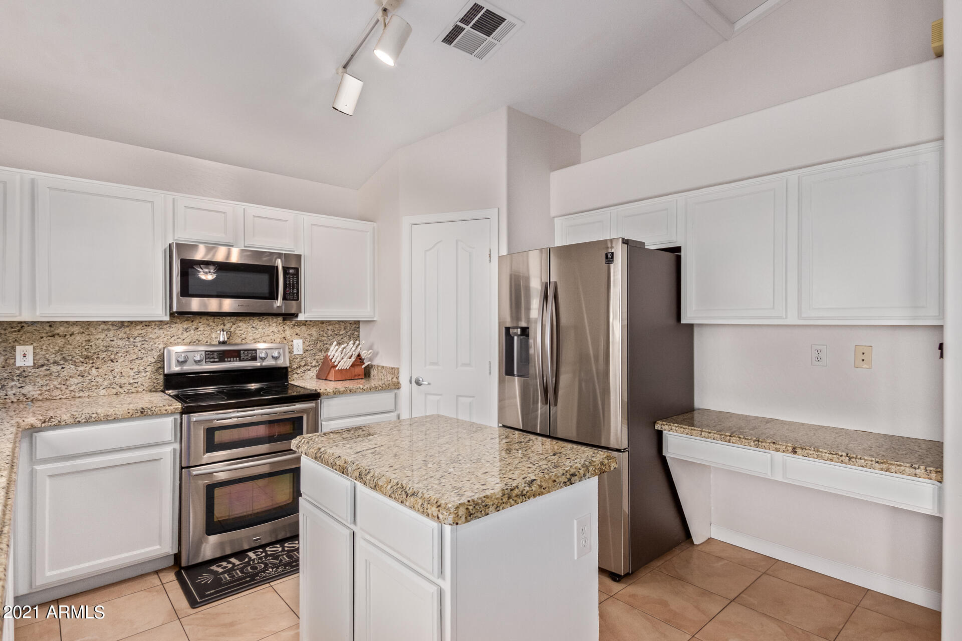 2084 East Appaloosa Road Gilbert, AZ 85296 - Photo 7 of 19 0009-09 - Appaloosa
