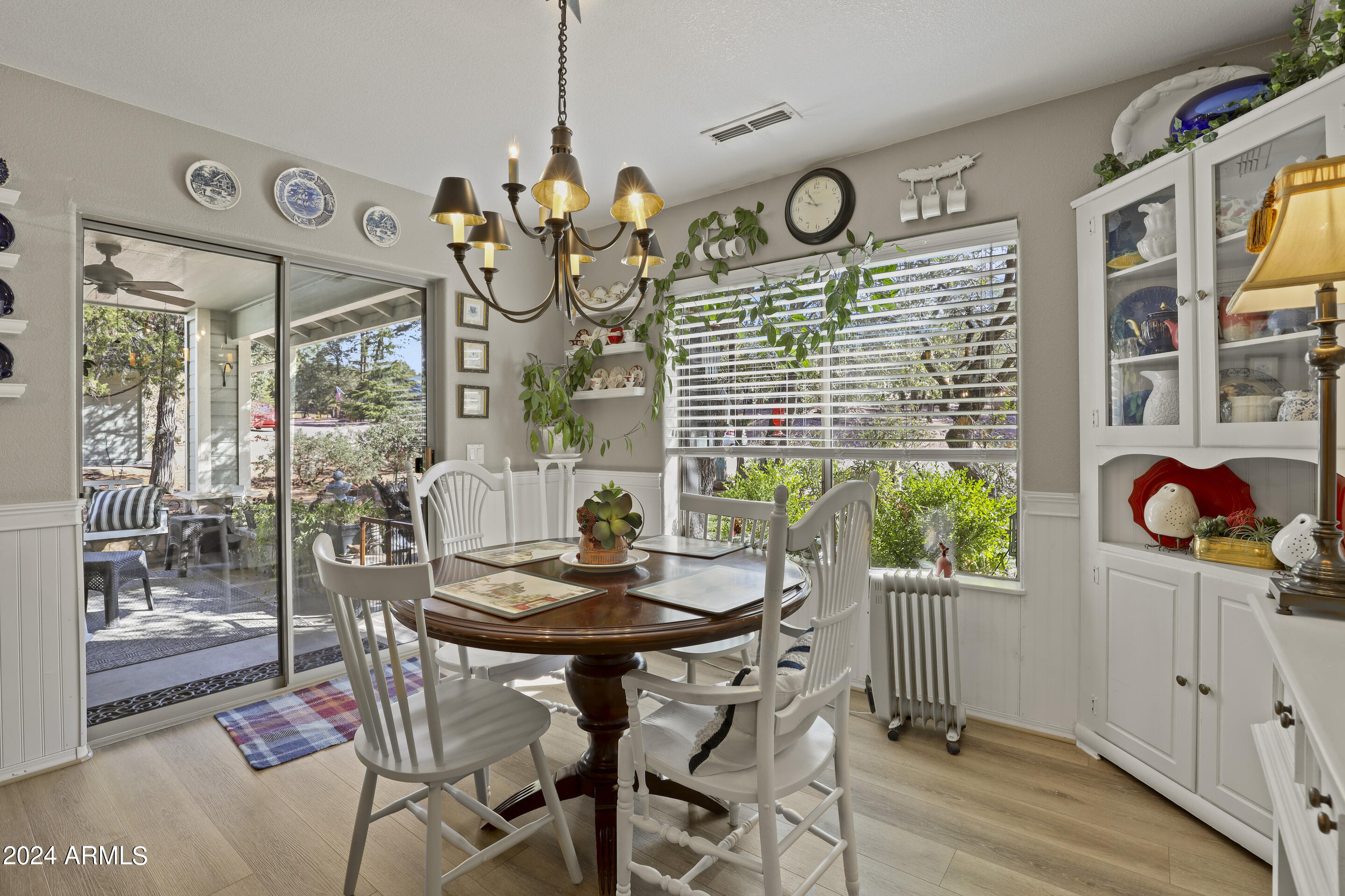 Dining Area (1)