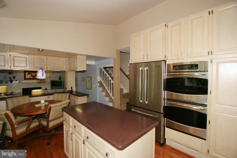10060 Marshall Pond Road Burke, VA 22015 - Photo 13 of 30 Kitchen 3