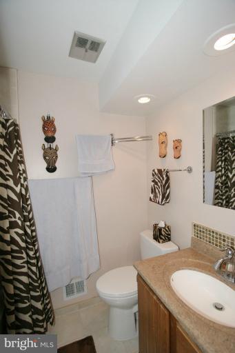 10060 Marshall Pond Road Burke, VA 22015 - Photo 22 of 30 Upper Level Hall Full Bathroom