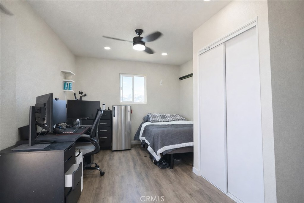14695 Ocotilla Road Apple Valley, CA 92307 - Photo 7 of 16 a bedroom with a workspace