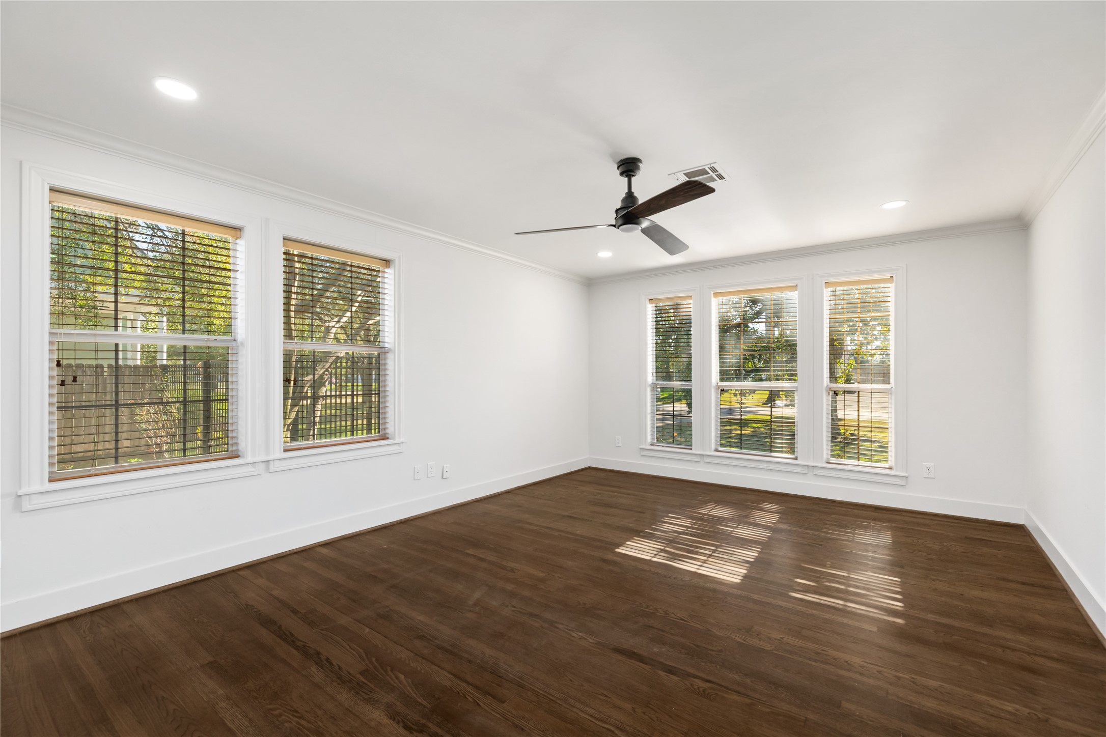 516 West 30th Street Houston, TX 77018 - Photo 30 of 49 Large bedroom down shown unfurnished