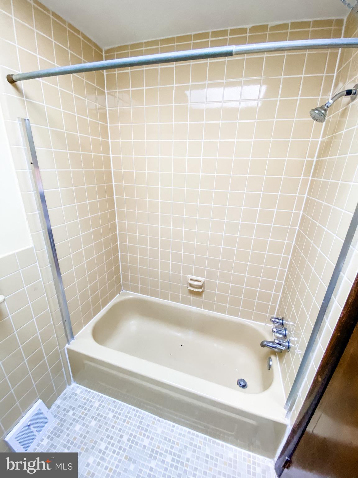 12602 Knights Road Philadelphia, PA 19154 - Photo 21 of 29 Gallery Image 21