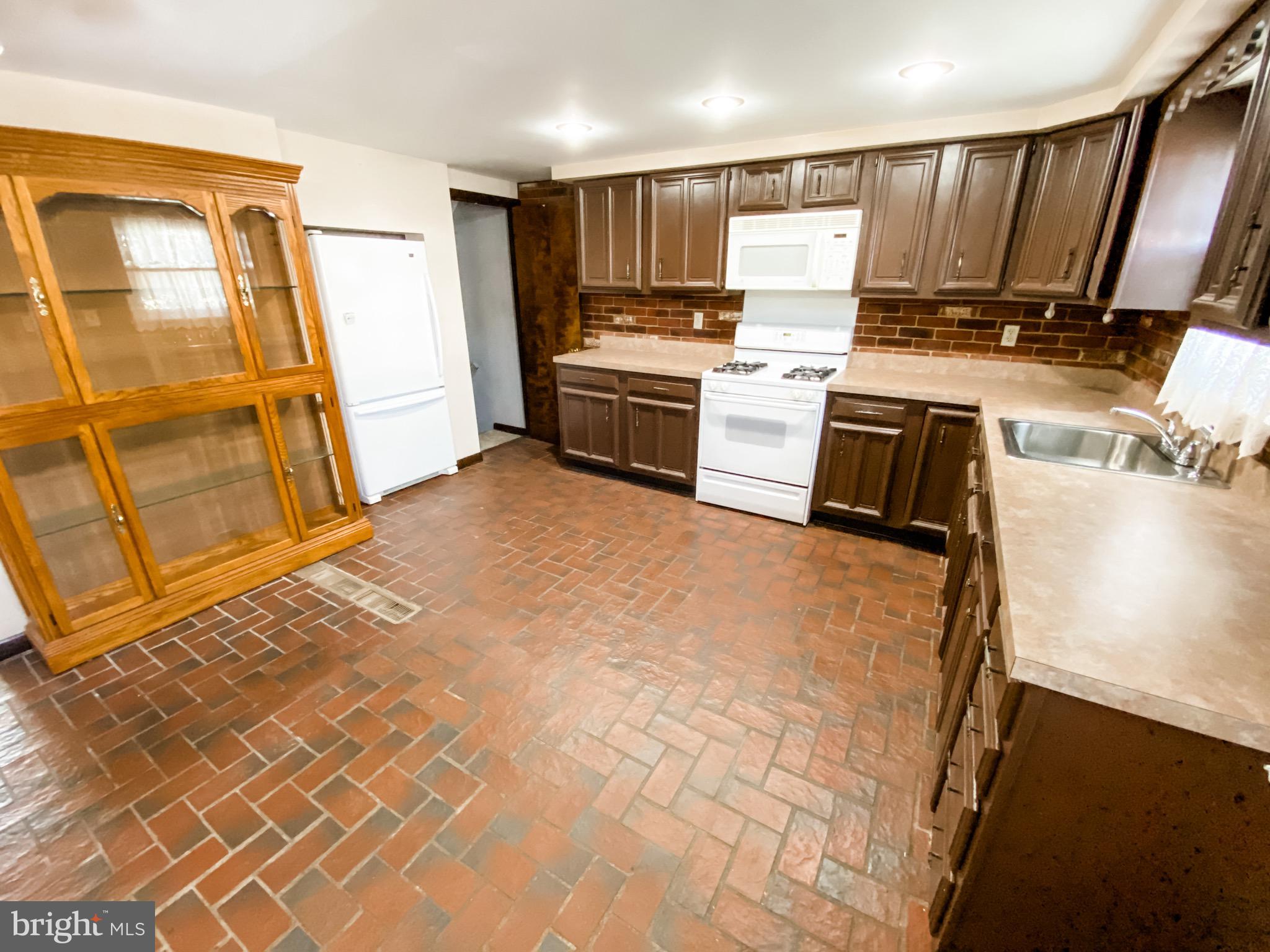 12602 Knights Road Philadelphia, PA 19154 - Photo 7 of 29 Gallery Image 7