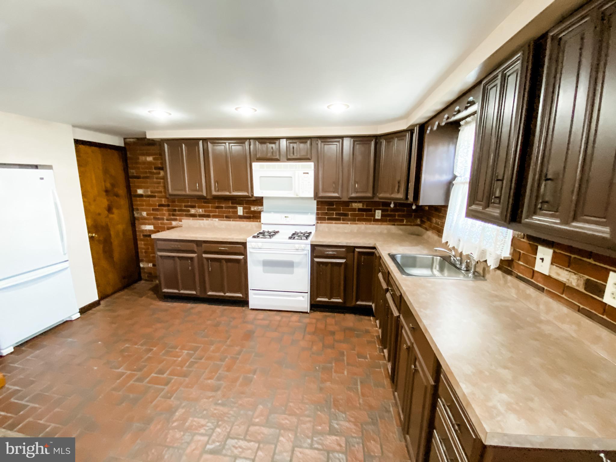 12602 Knights Road Philadelphia, PA 19154 - Photo 8 of 29 Gallery Image 8