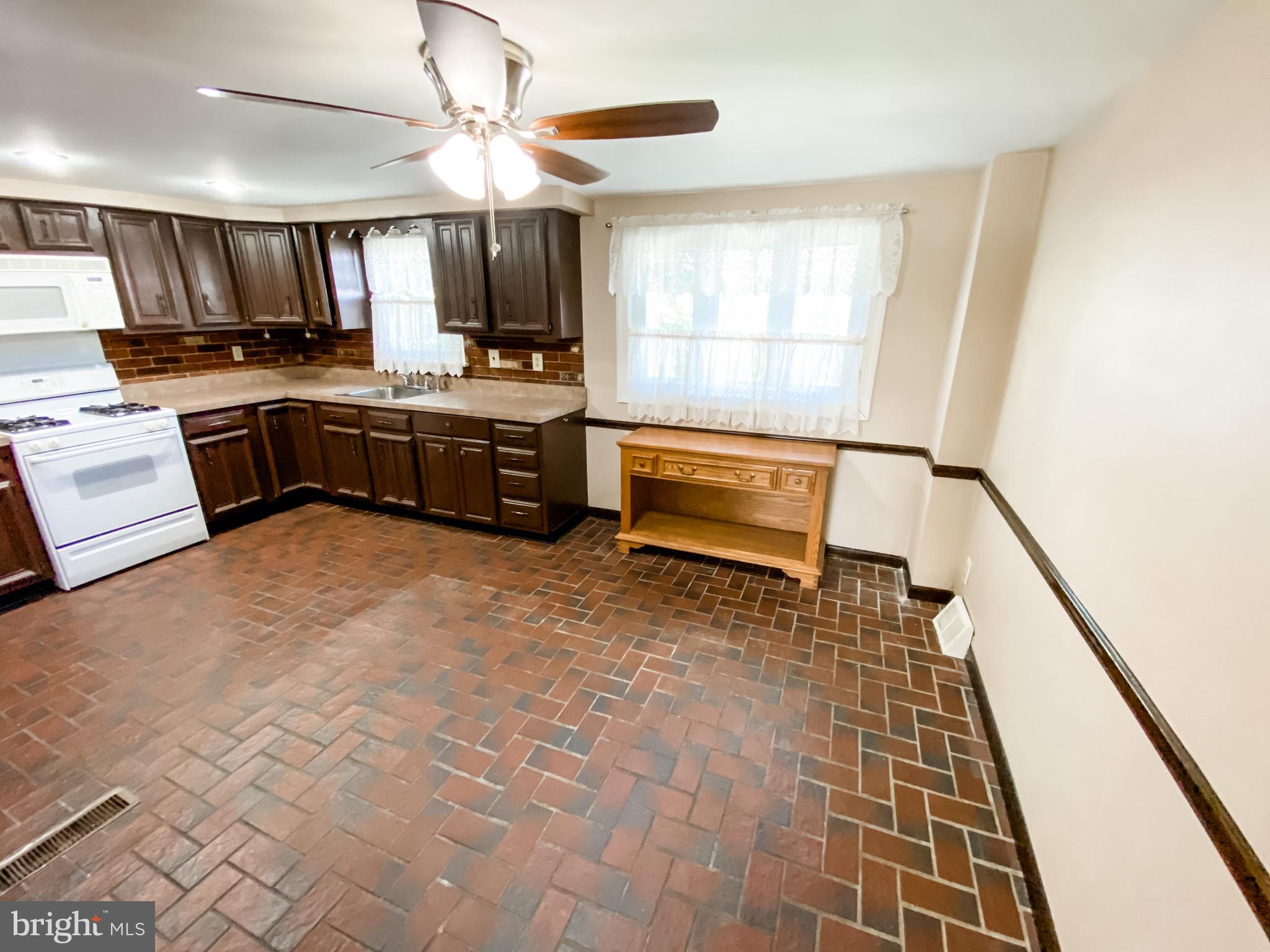 12602 Knights Road Philadelphia, PA 19154 - Photo 9 of 29 Gallery Image 9