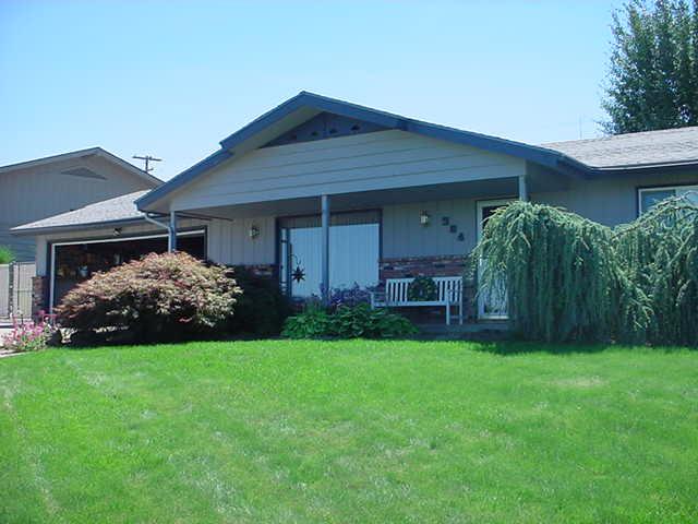 504 Meadowbrook Road Yakima, WA 98903 - Photo 11 of 18 a front view of a house with a garden and yard