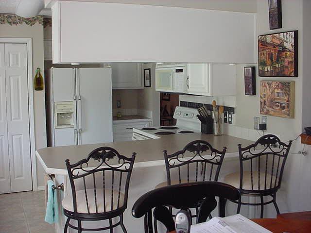 504 Meadowbrook Road Yakima, WA 98903 - Photo 13 of 18 a view of a dining room with furniture