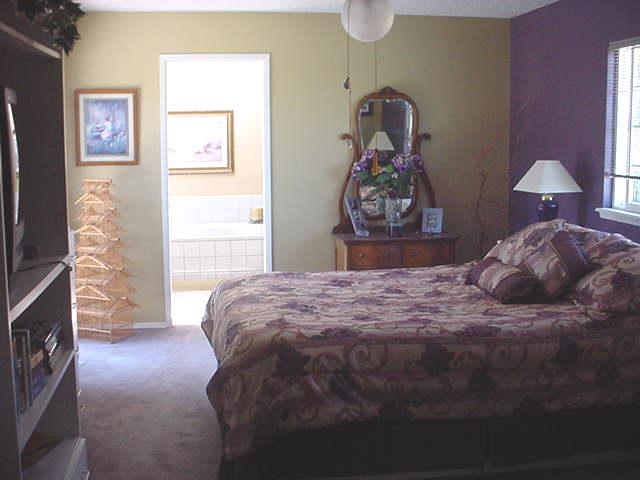 504 Meadowbrook Road Yakima, WA 98903 - Photo 17 of 18 a bedroom with a bed and a window