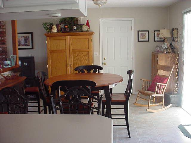 504 Meadowbrook Road Yakima, WA 98903 - Photo 9 of 18 a dining room with furniture and window