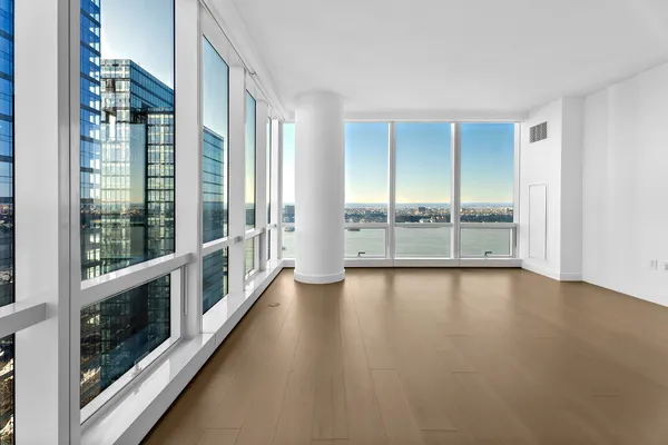 $17,900 | 15 Hudson Yards, Unit 38C | Hudson Yards
