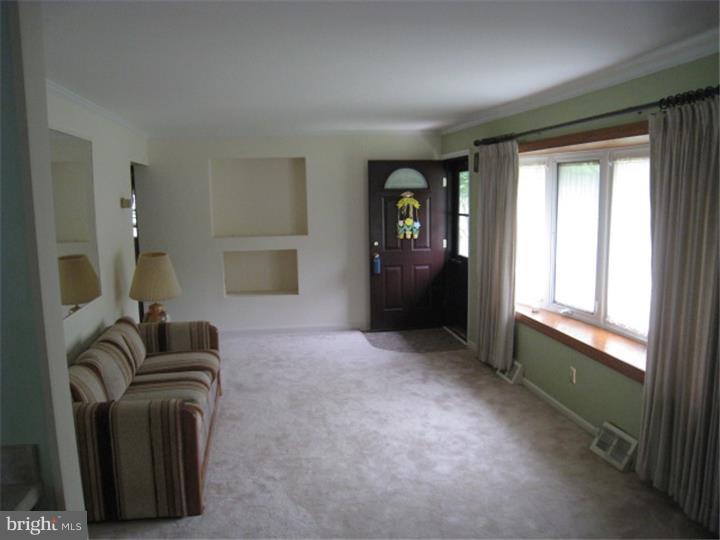16 Warwick Road Stratford, NJ 08084 - Photo 3 of 16